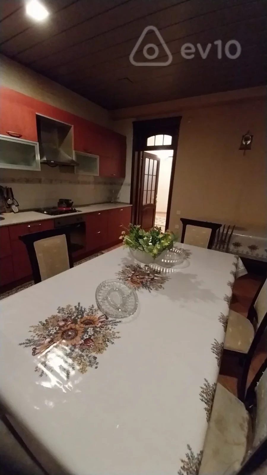 Kirayə verilir 4 otaqlı ofis 230 m²