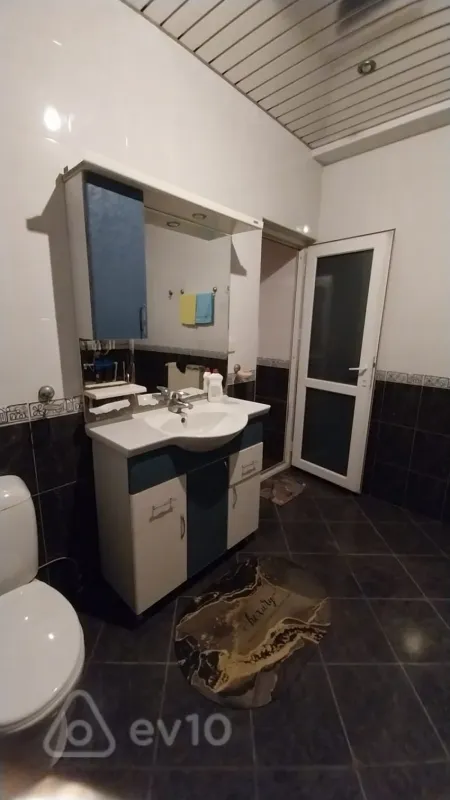 Kirayə verilir 4 otaqlı ofis 230 m²