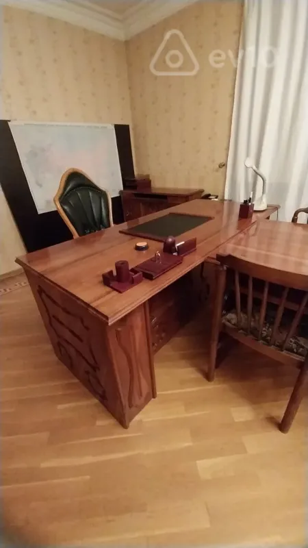 Kirayə verilir 4 otaqlı ofis 230 m²