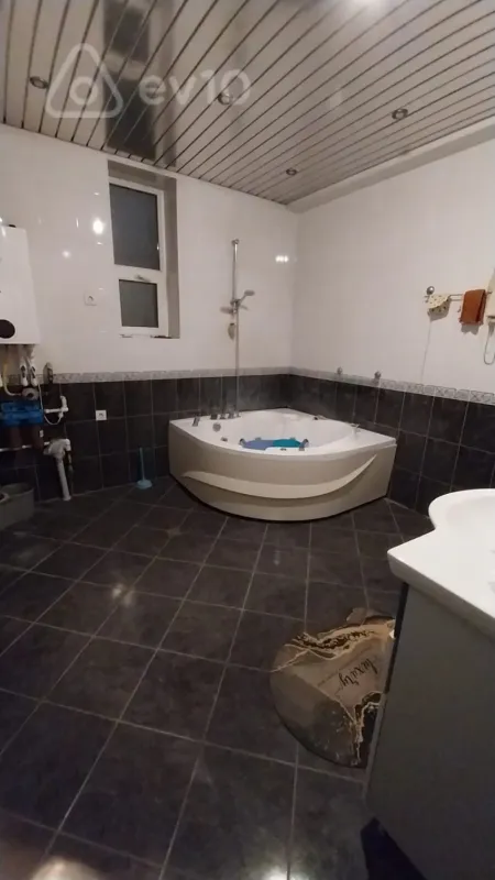 Kirayə verilir 4 otaqlı ofis 230 m²