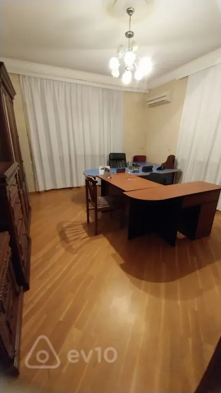 Kirayə verilir 4 otaqlı ofis 230 m²