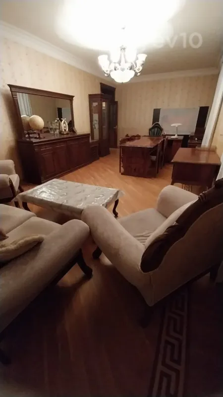 Kirayə verilir 4 otaqlı ofis 230 m²