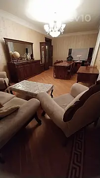 Kirayə verilir 4 otaqlı ofis 230 m²