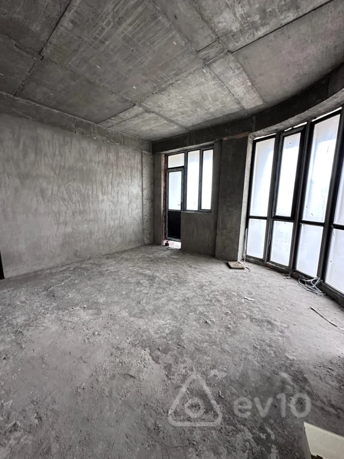 Satılır 3 otaqlı yeni tikili 145 m²