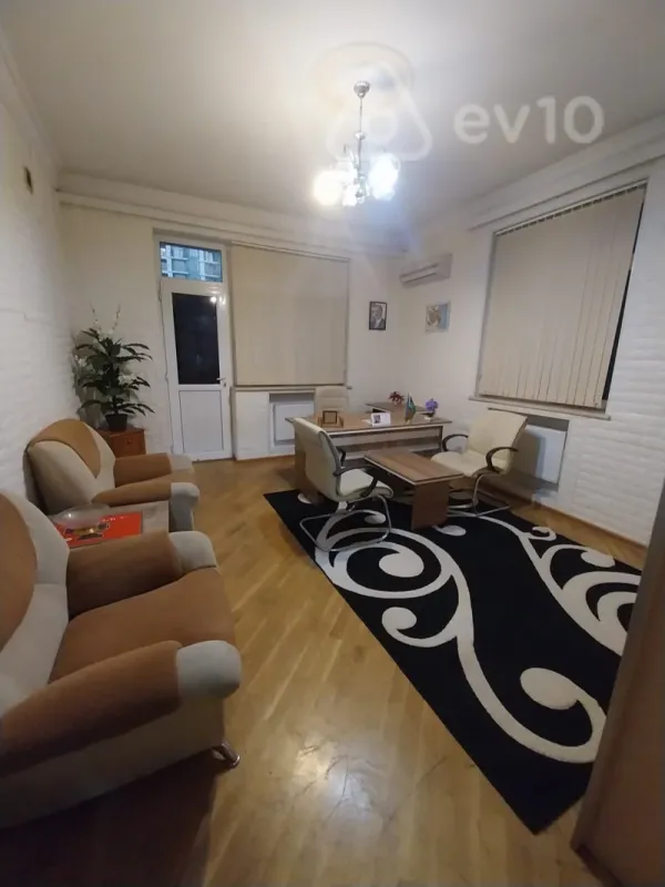 Kirayə verilir 4 otaqlı ofis 230 m²