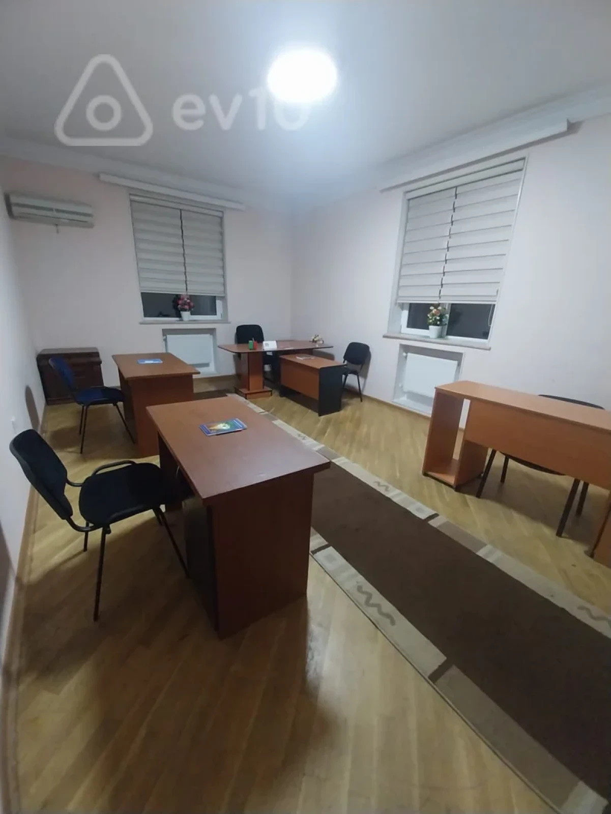 Kirayə verilir 4 otaqlı ofis 230 m²