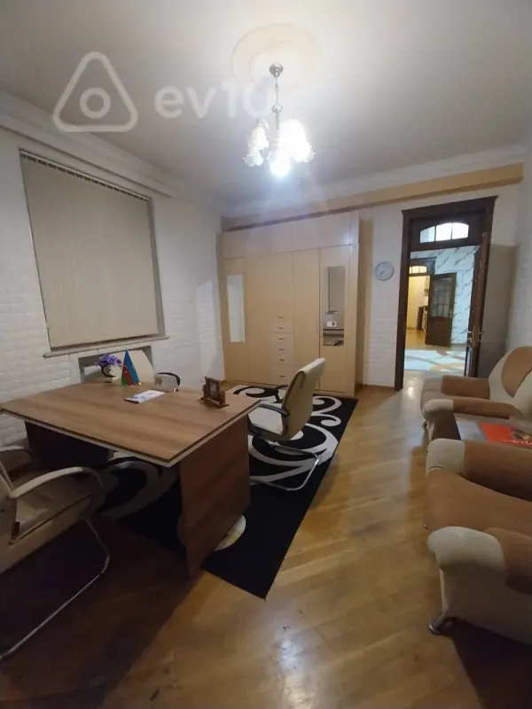 Kirayə verilir 4 otaqlı ofis 230 m²
