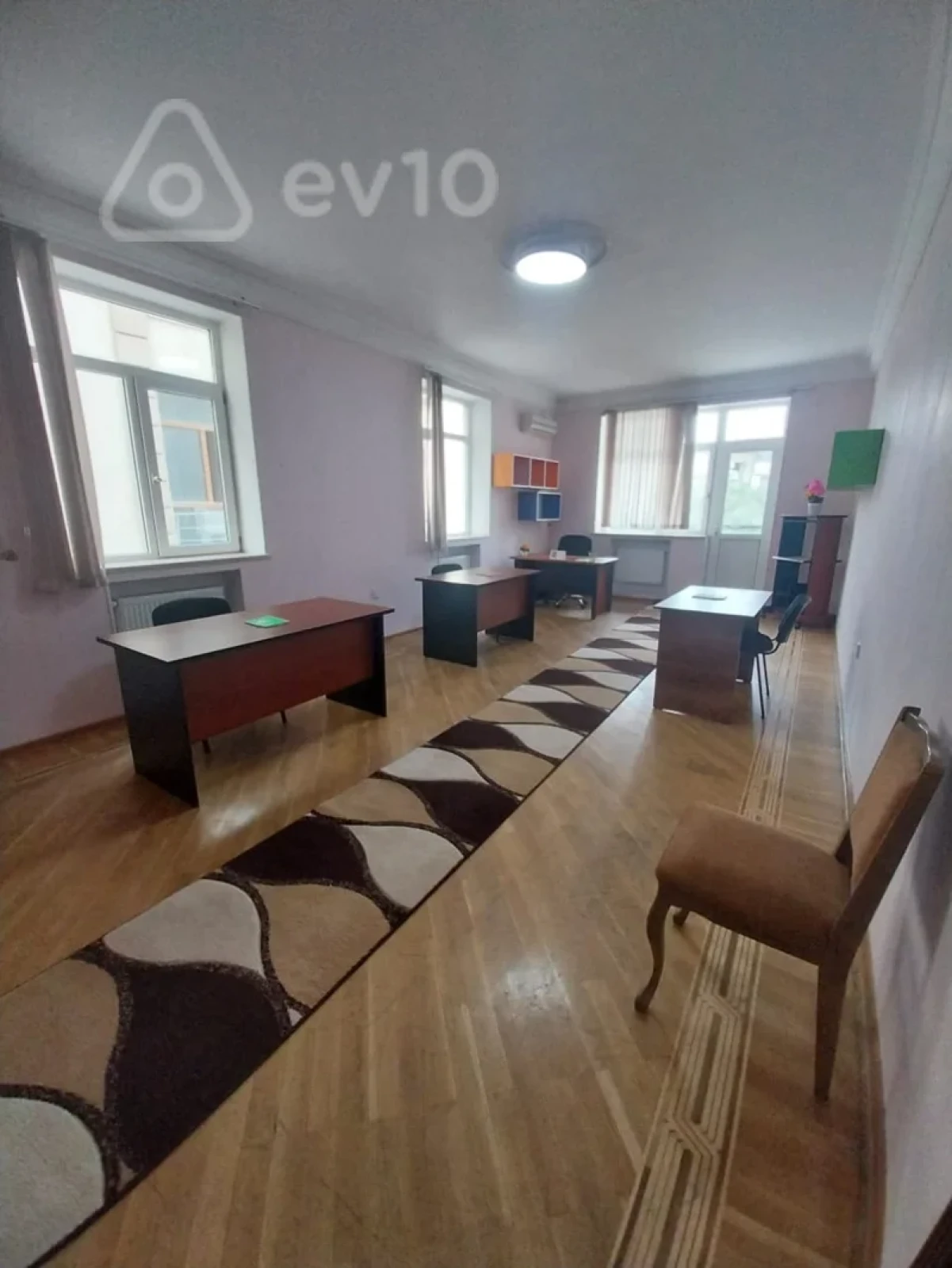 Kirayə verilir 4 otaqlı ofis 230 m²