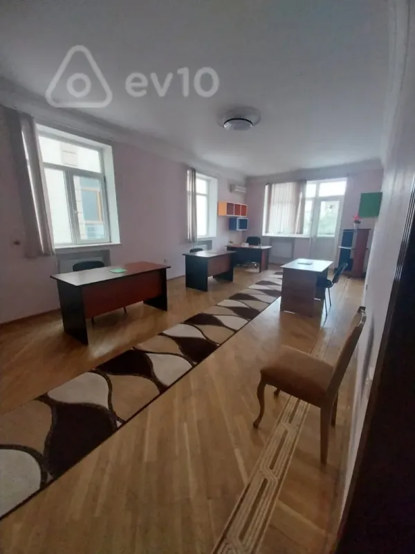 Kirayə verilir 4 otaqlı ofis 230 m²