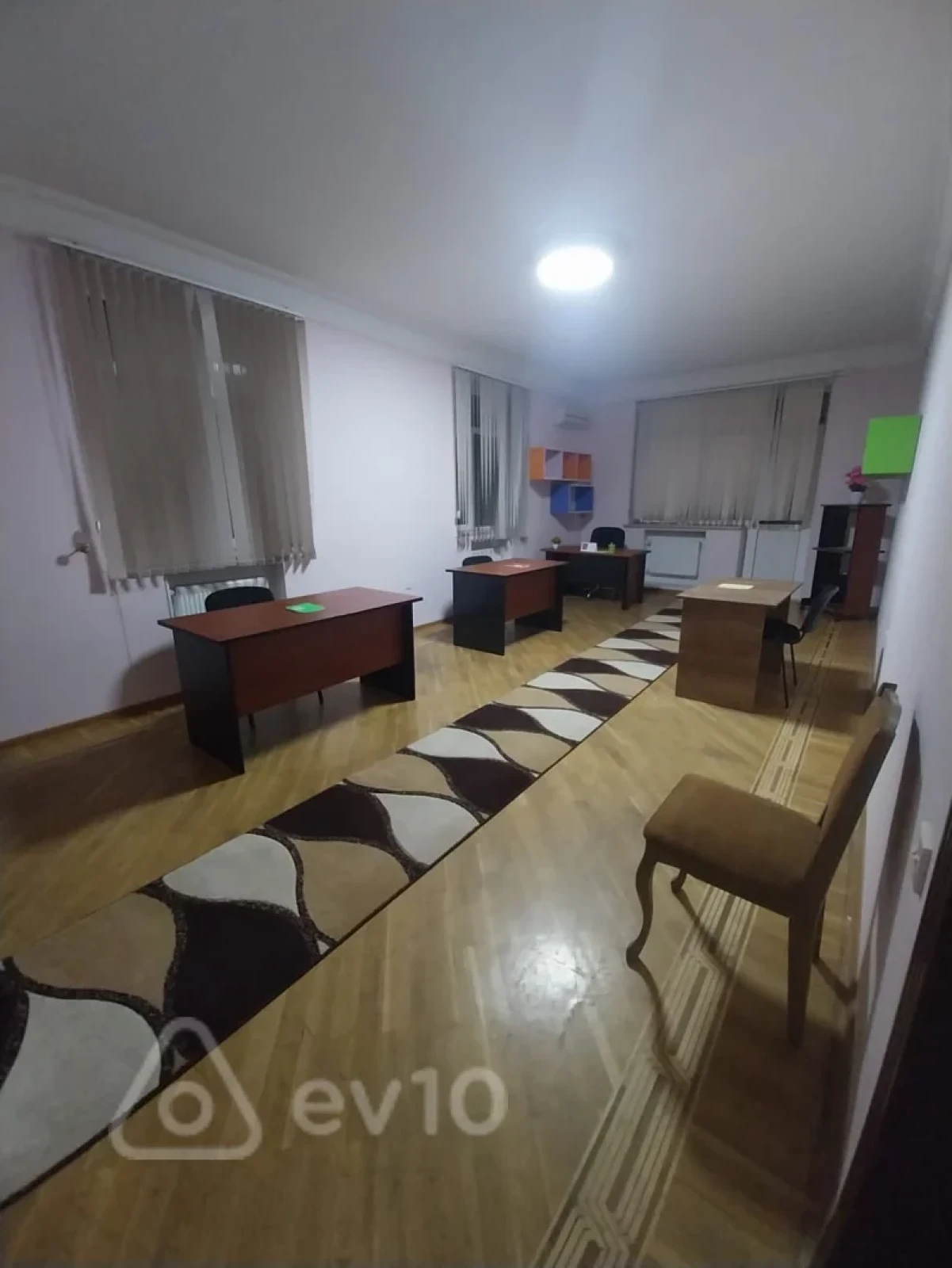 Kirayə verilir 4 otaqlı ofis 230 m²