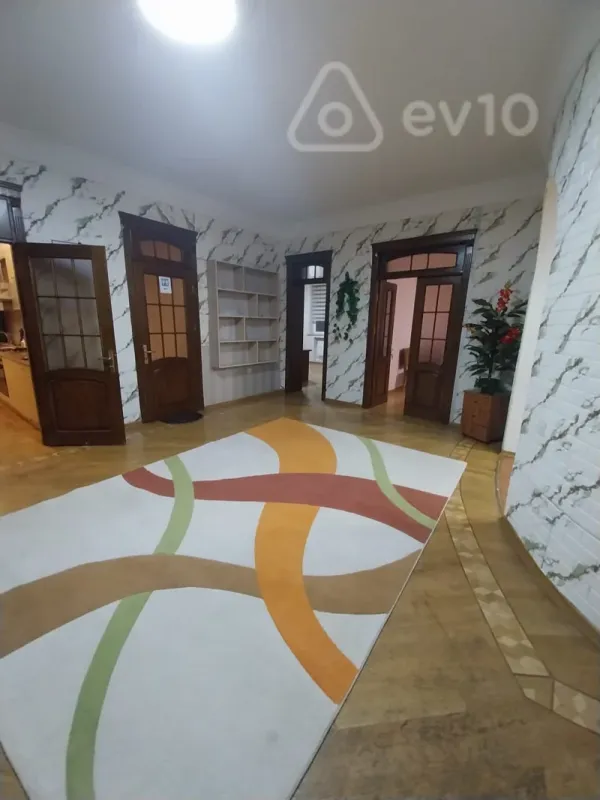 Kirayə verilir 4 otaqlı ofis 230 m²