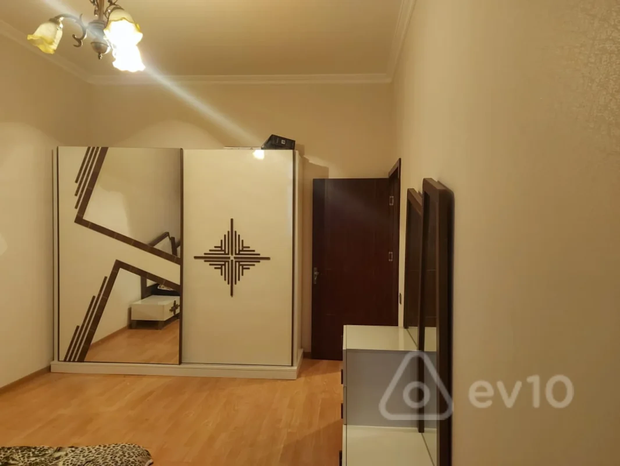 Kirayə verilir 3 otaqlı yeni tikili 120 m²