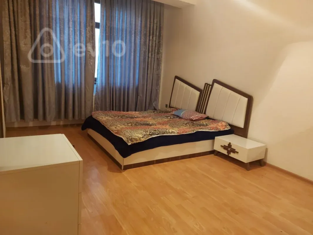 Kirayə verilir 3 otaqlı yeni tikili 120 m²