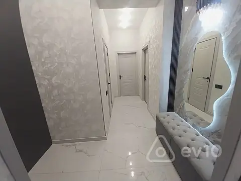 Kirayə verilir 2 otaqlı yeni tikili 65 m²