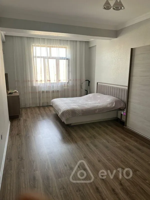 Kirayə verilir 2 otaqlı yeni tikili 74 m²