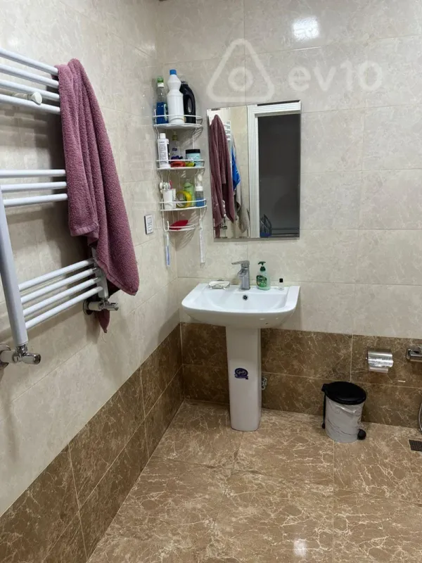 Kirayə verilir 2 otaqlı yeni tikili 74 m²