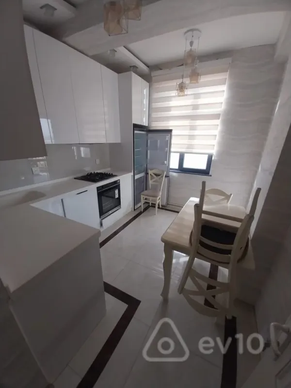 Kirayə verilir 3 otaqlı yeni tikili 100 m²