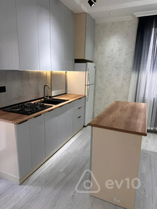 Kirayə verilir 3 otaqlı yeni tikili 85 m²