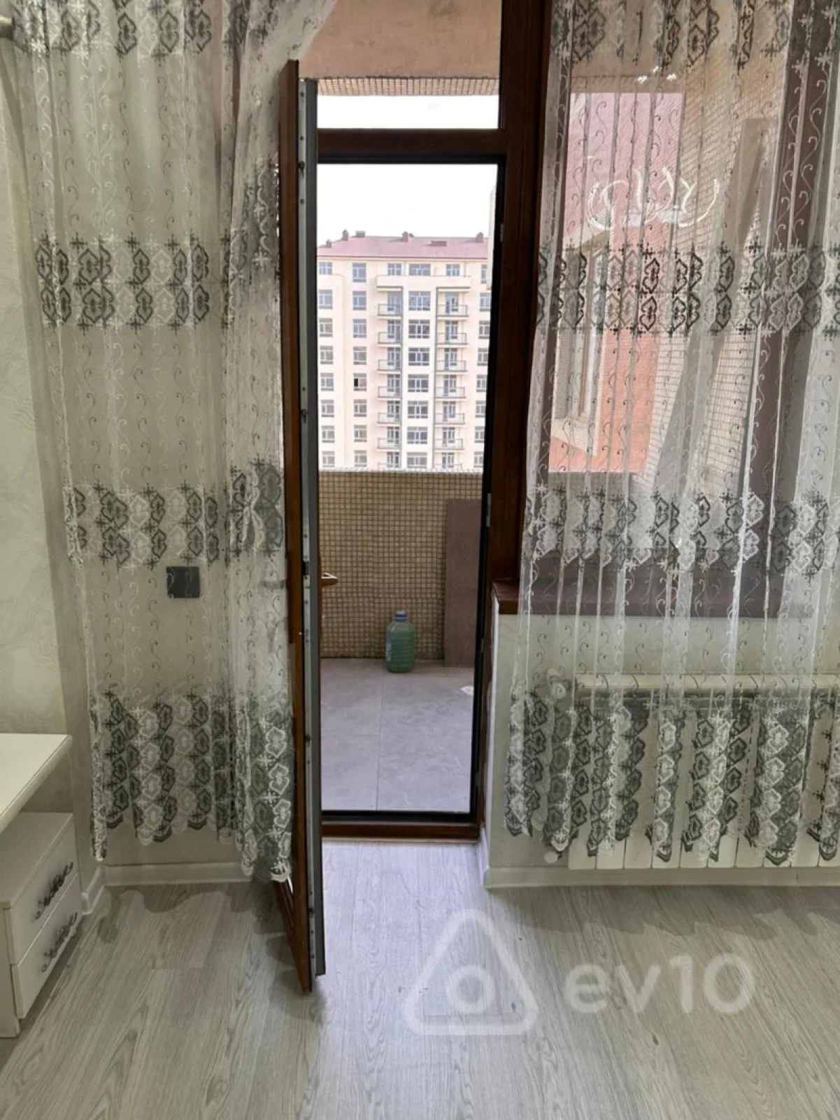 Kirayə verilir 3 otaqlı yeni tikili 85 m²