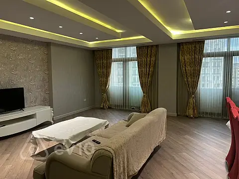 Kirayə verilir 3 otaqlı yeni tikili 170 m²