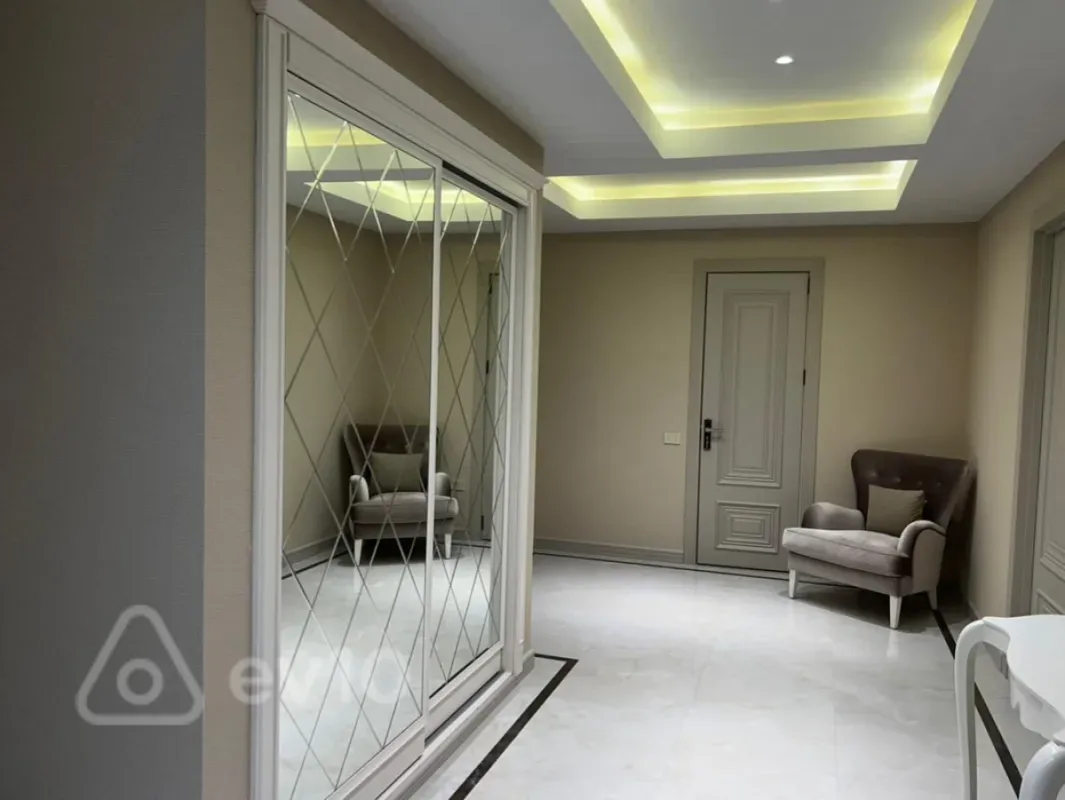 Kirayə verilir 3 otaqlı yeni tikili 170 m²