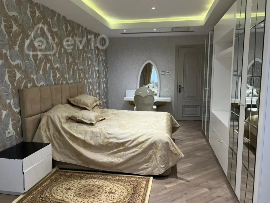 Kirayə verilir 3 otaqlı yeni tikili 170 m²