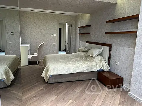 Kirayə verilir 3 otaqlı yeni tikili 170 m²