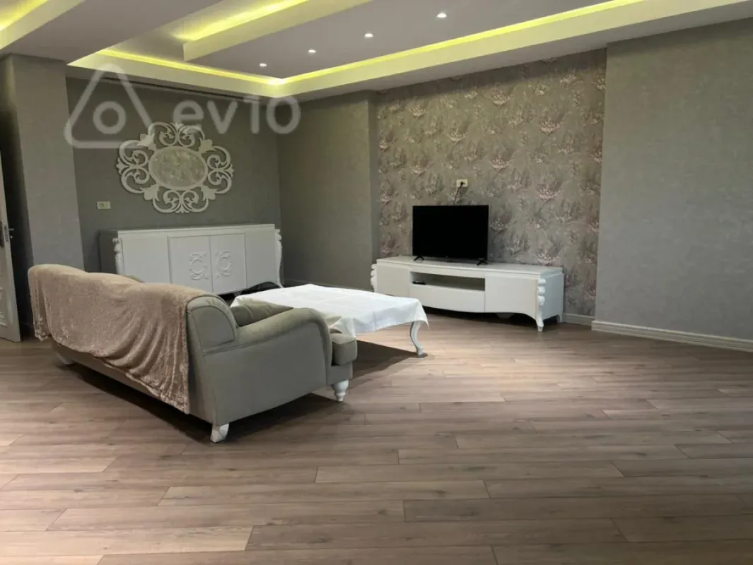 Kirayə verilir 3 otaqlı yeni tikili 170 m²