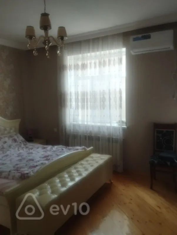 Satılır 5 otaqlı həyət evi 220 m²