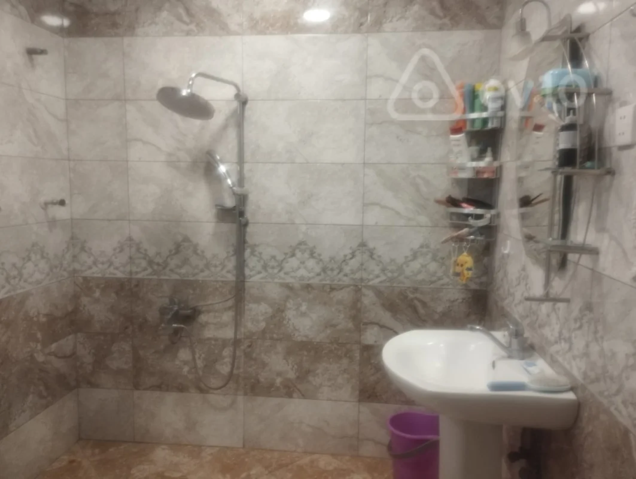 Satılır 5 otaqlı həyət evi 220 m²