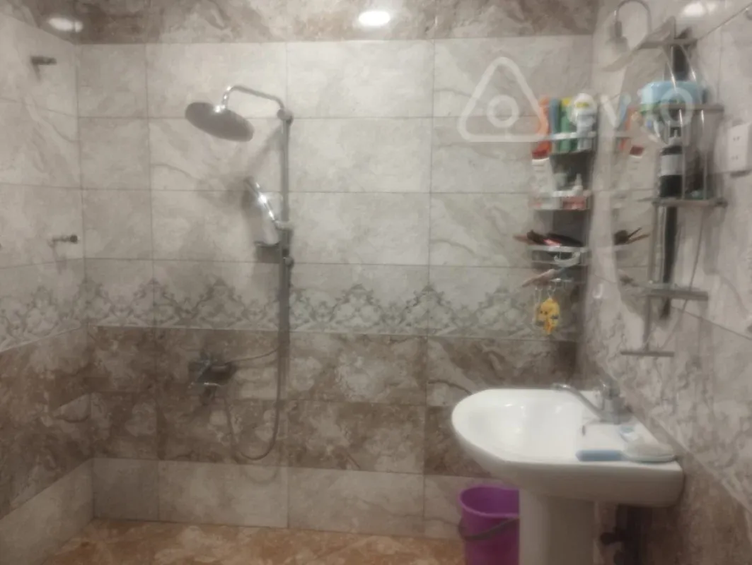 Satılır 5 otaqlı həyət evi 220 m²
