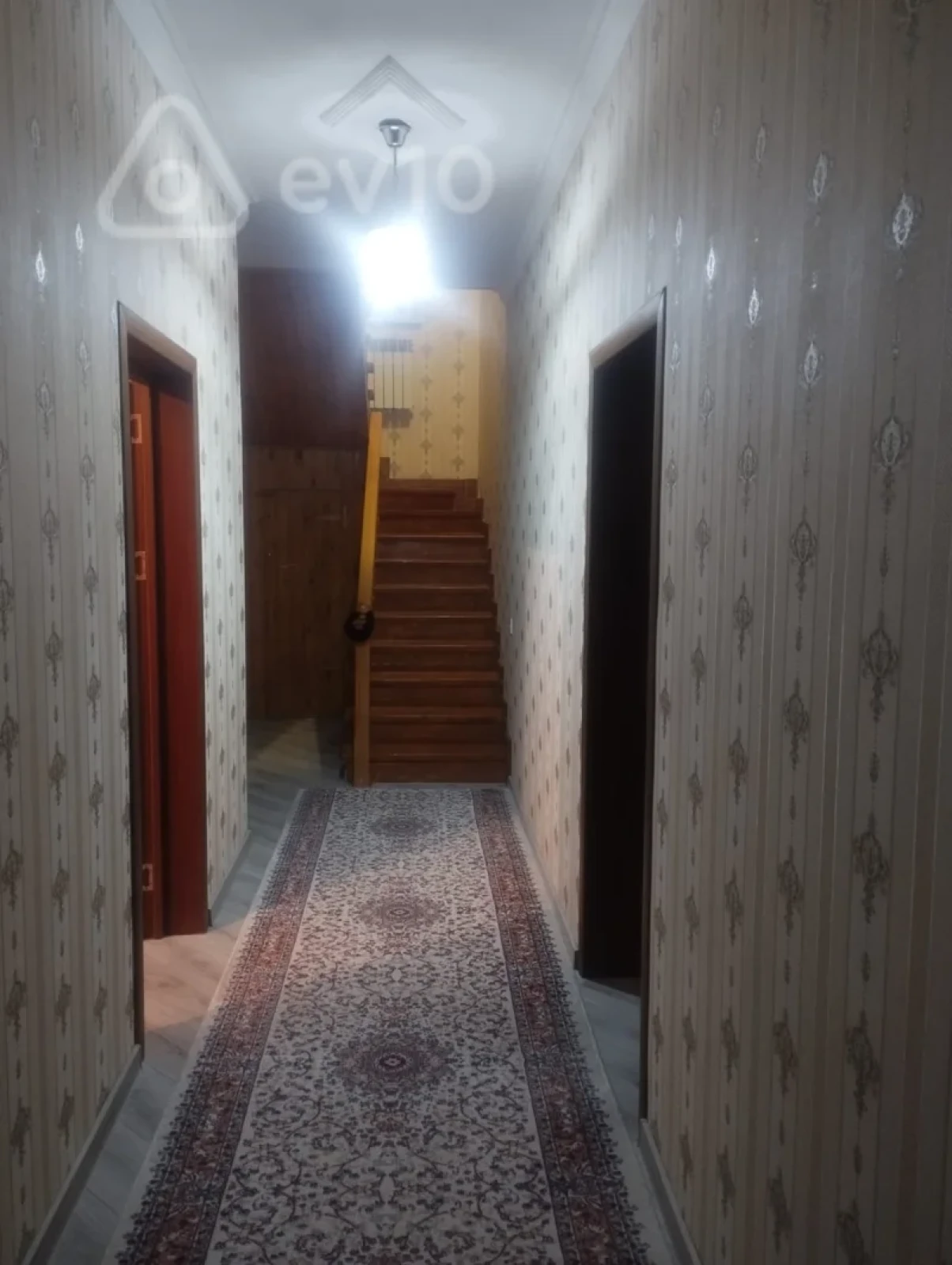 Satılır 5 otaqlı həyət evi 220 m²