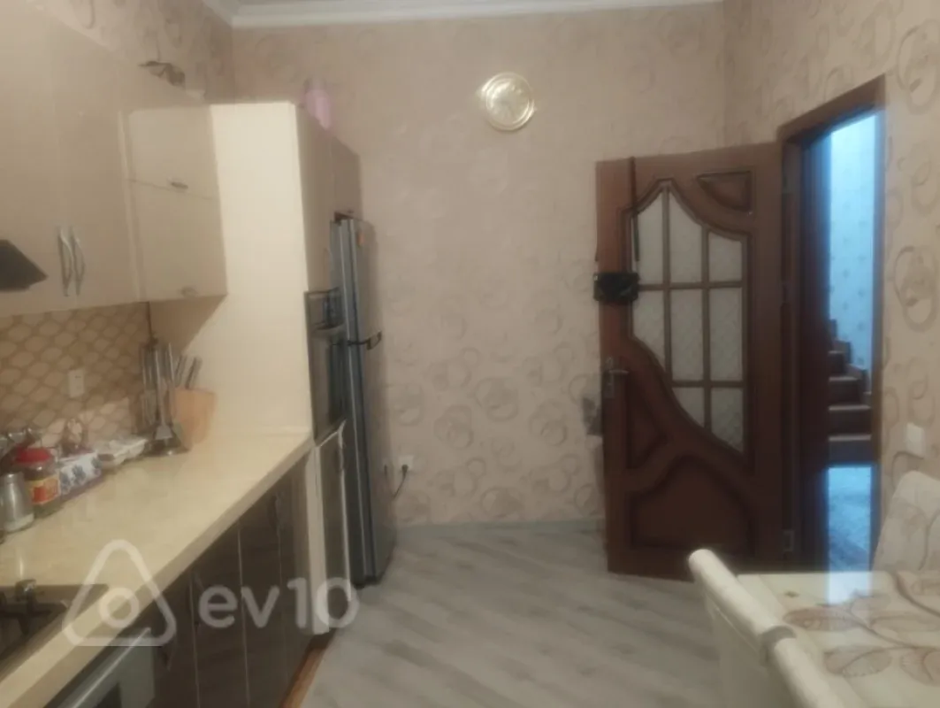 Satılır 5 otaqlı həyət evi 220 m²