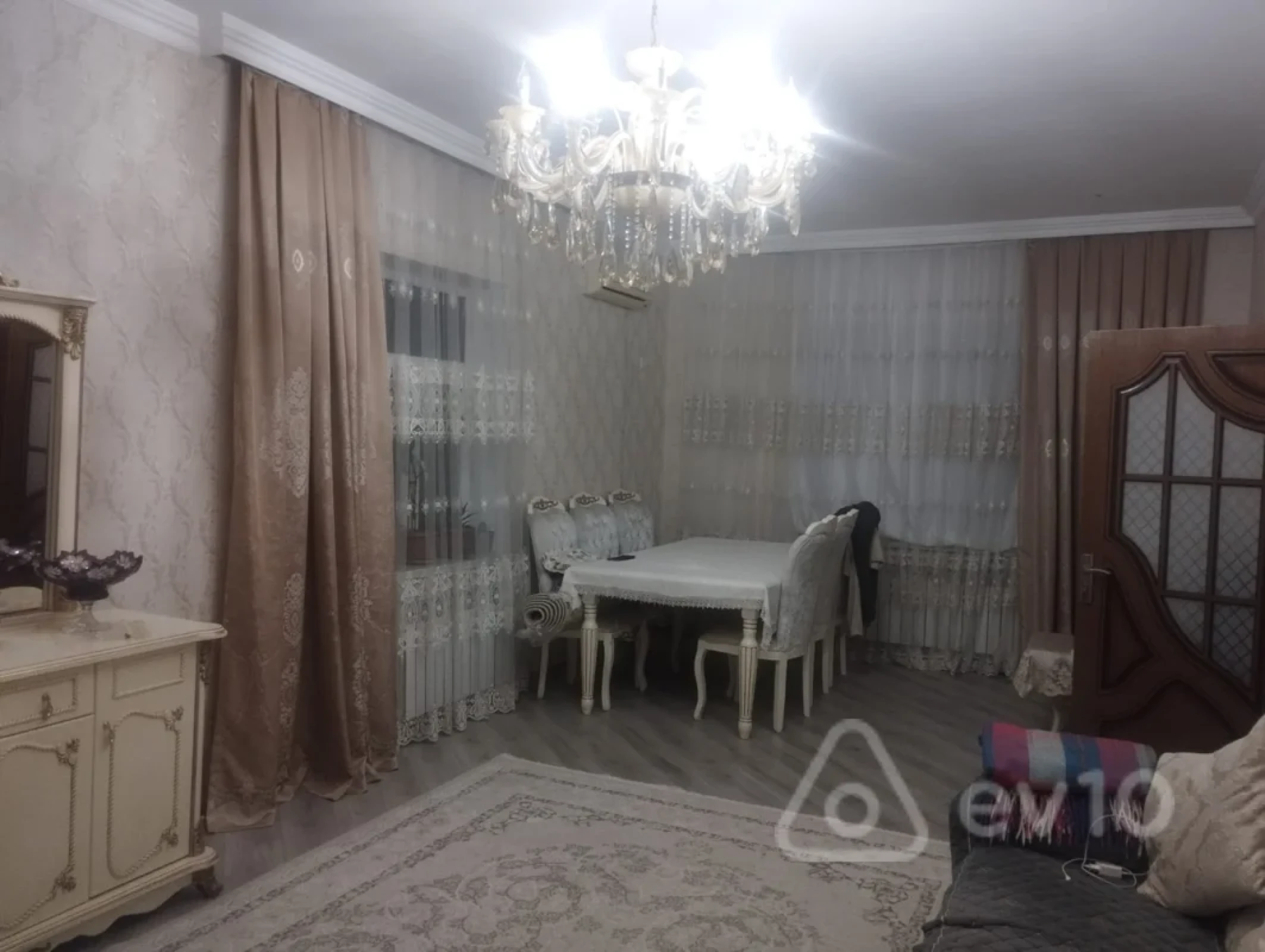 Satılır 5 otaqlı həyət evi 220 m²