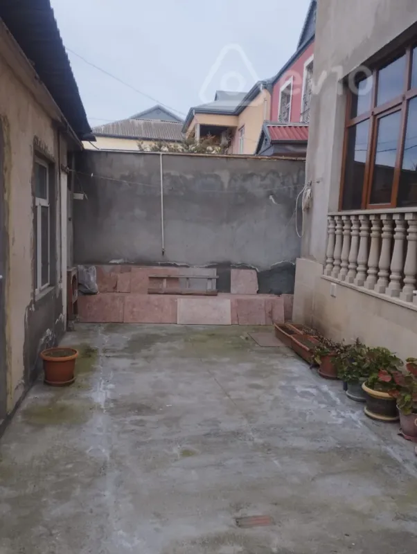 Satılır 5 otaqlı həyət evi 220 m²