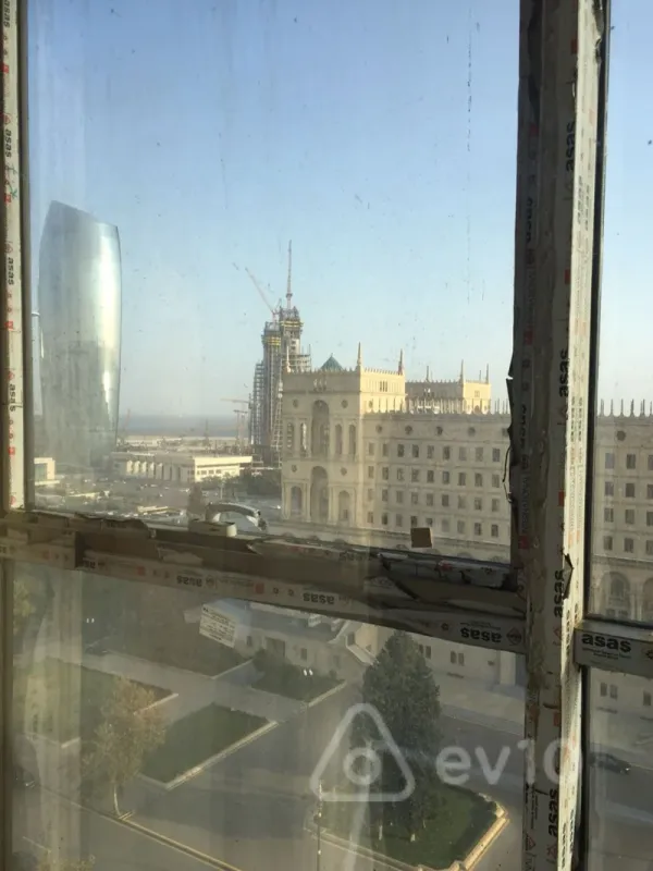 Kirayə verilir 2 otaqlı köhnə tikili 100 m²