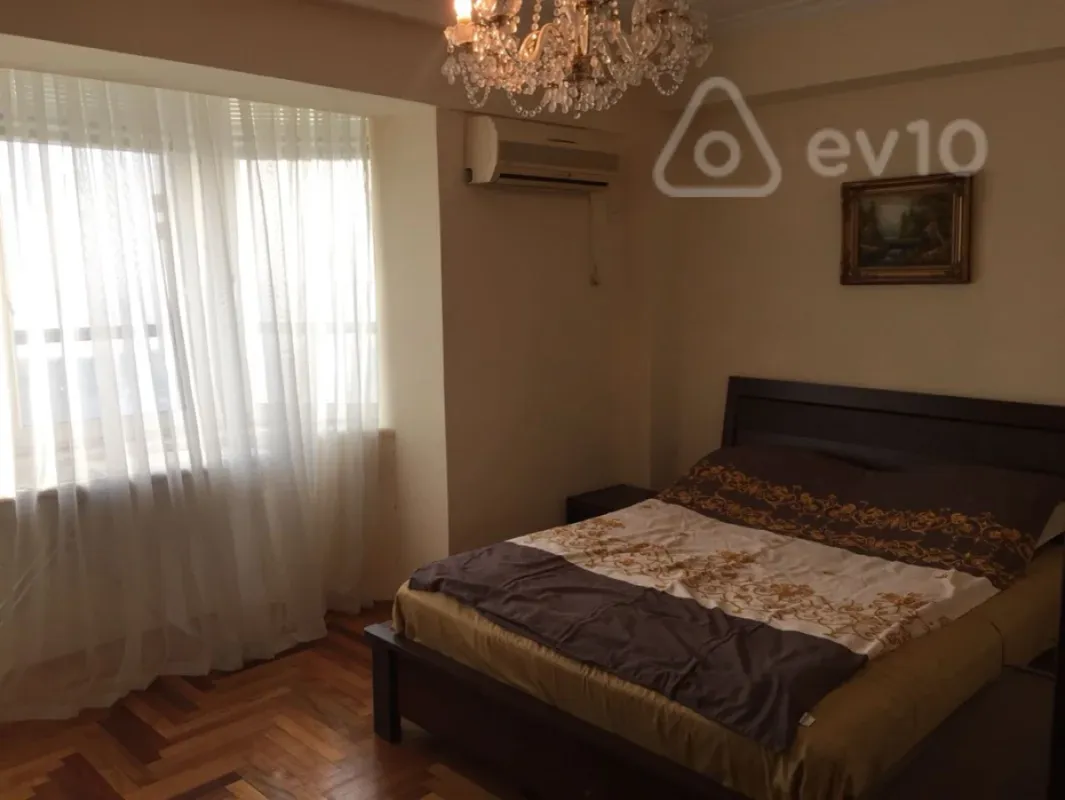 Kirayə verilir 2 otaqlı köhnə tikili 100 m²