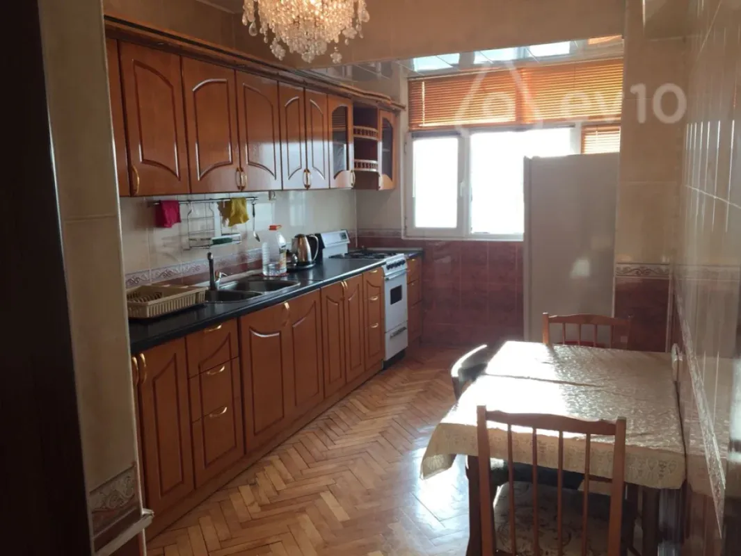 Kirayə verilir 2 otaqlı köhnə tikili 100 m²