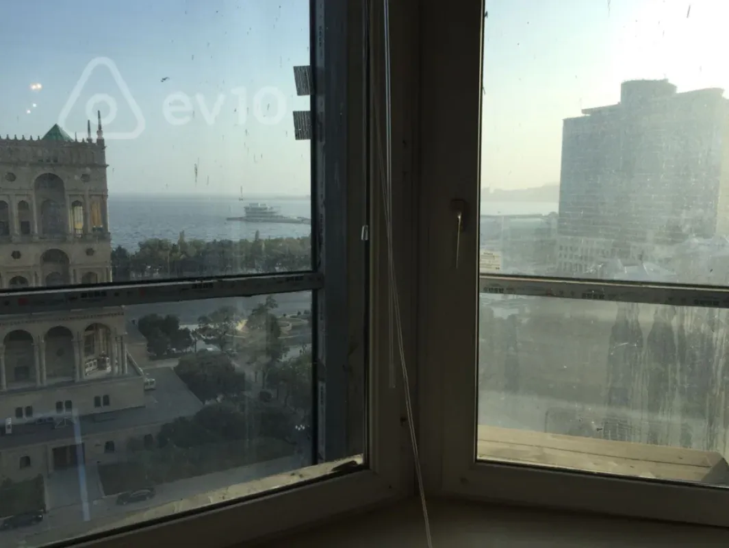 Kirayə verilir 2 otaqlı köhnə tikili 100 m²