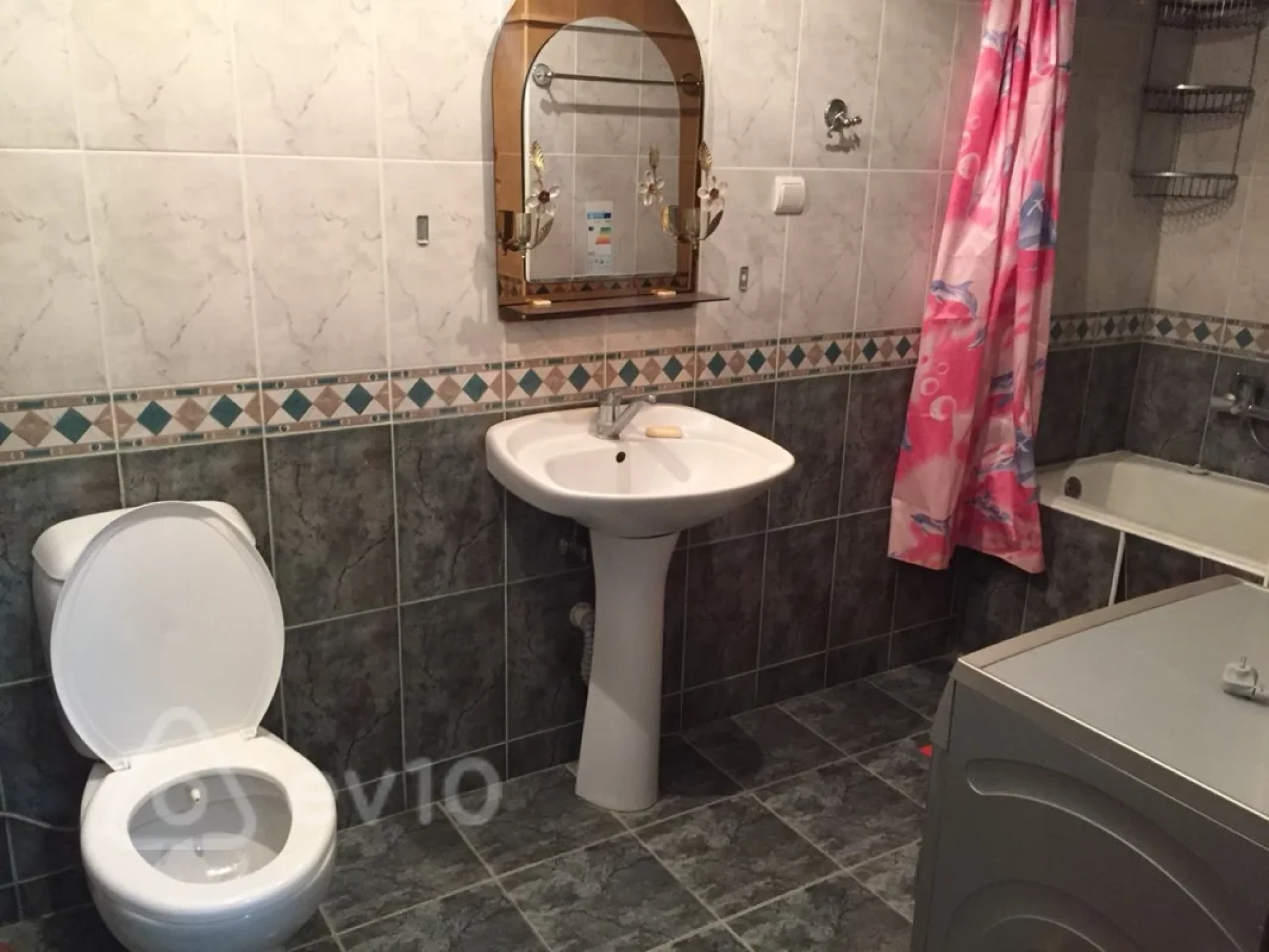 Kirayə verilir 2 otaqlı köhnə tikili 100 m²