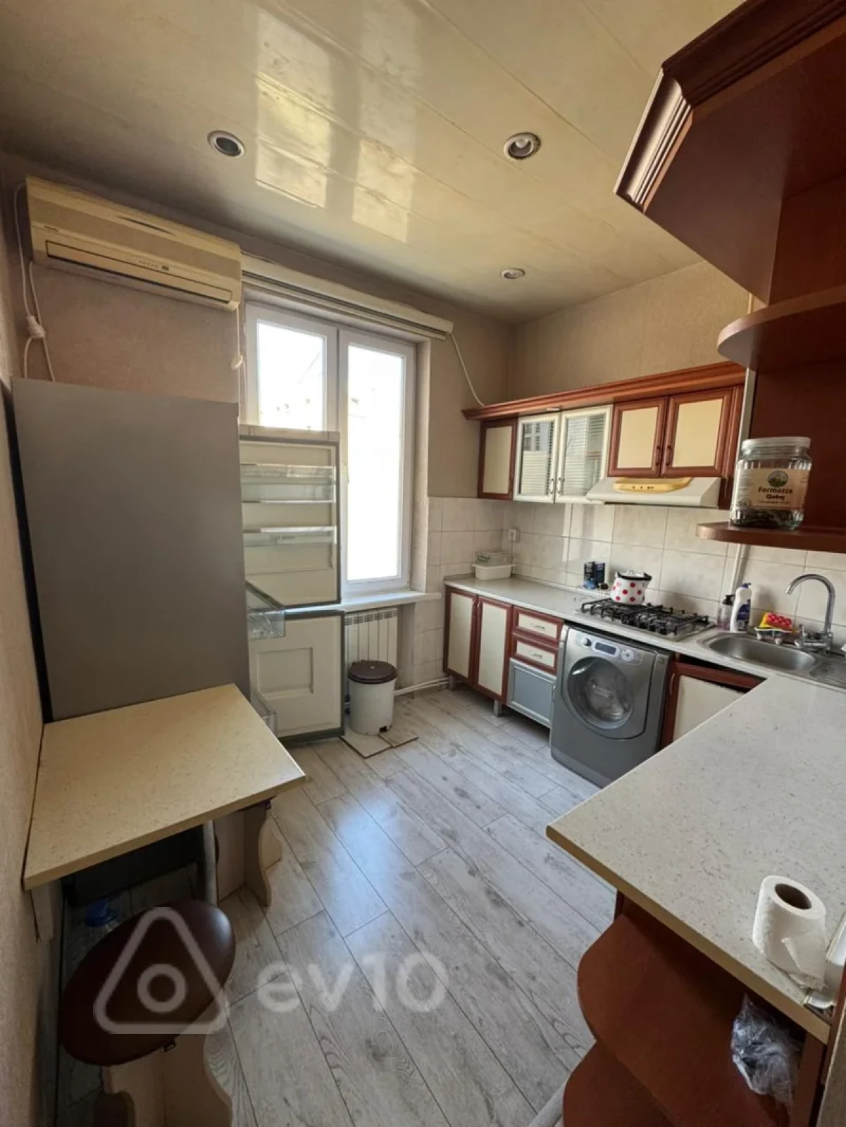 Kirayə verilir 2 otaqlı köhnə tikili 60 m²