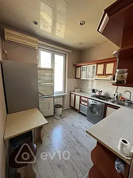 Kirayə verilir 2 otaqlı köhnə tikili 60 m²