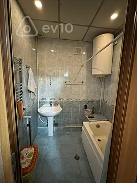 Kirayə verilir 2 otaqlı köhnə tikili 60 m²