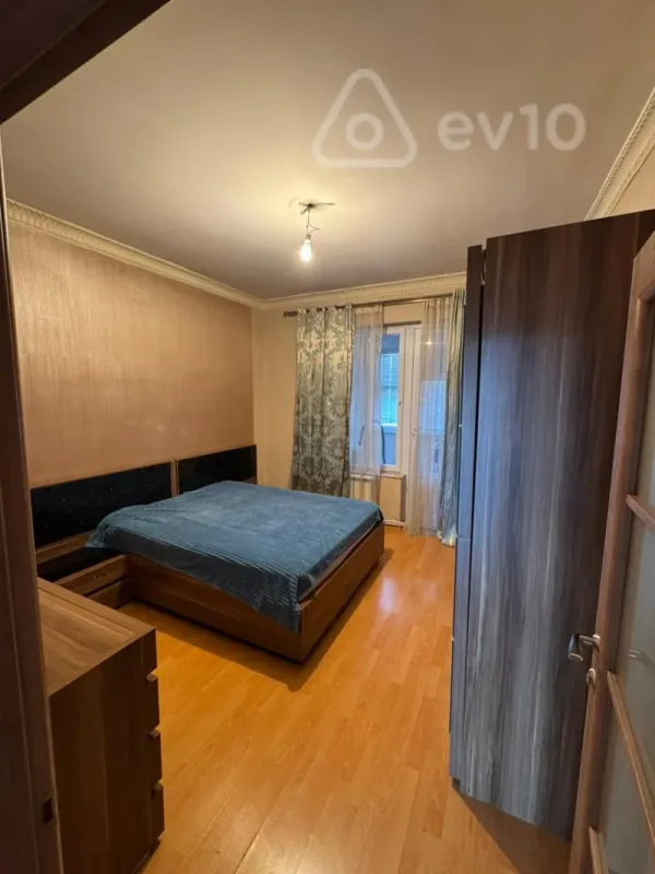 Kirayə verilir 2 otaqlı köhnə tikili 60 m²