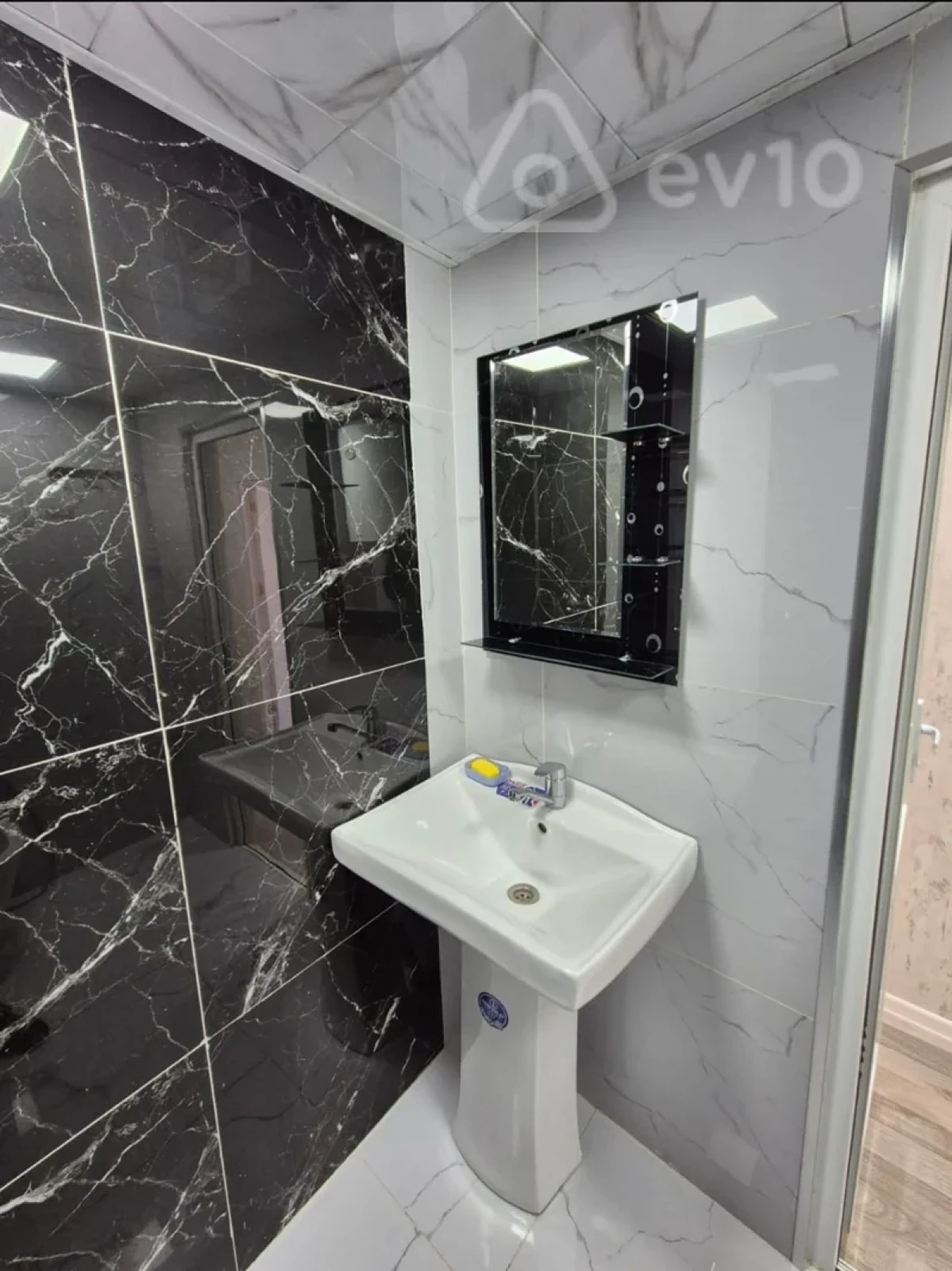Satılır 2 otaqlı köhnə tikili 35 m²