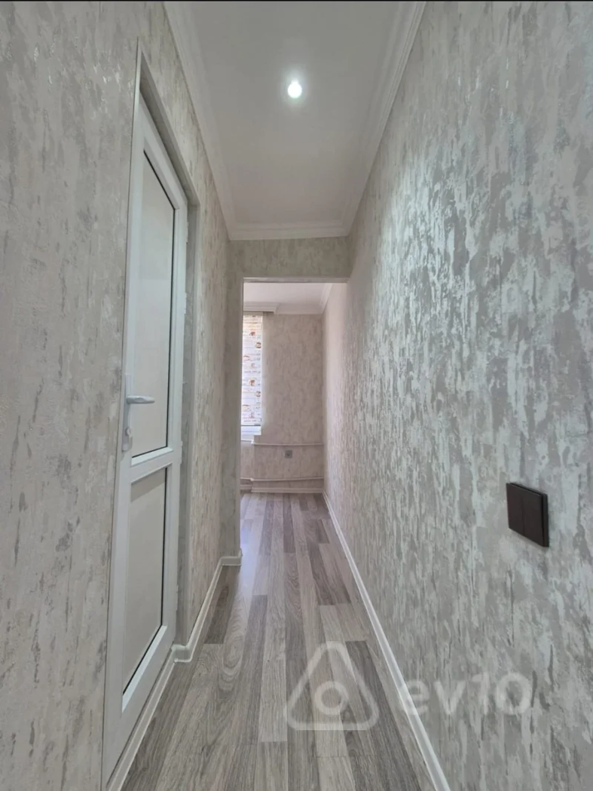 Satılır 2 otaqlı köhnə tikili 35 m²