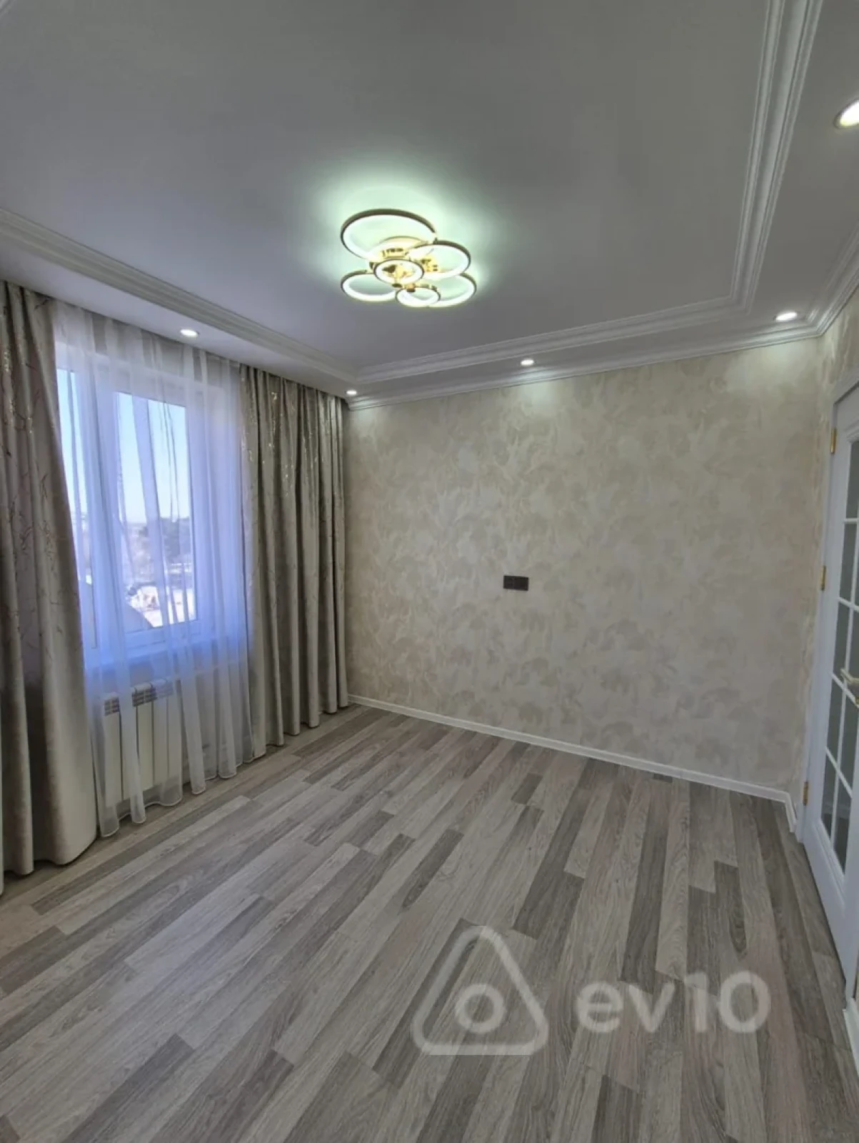 Satılır 2 otaqlı köhnə tikili 35 m²