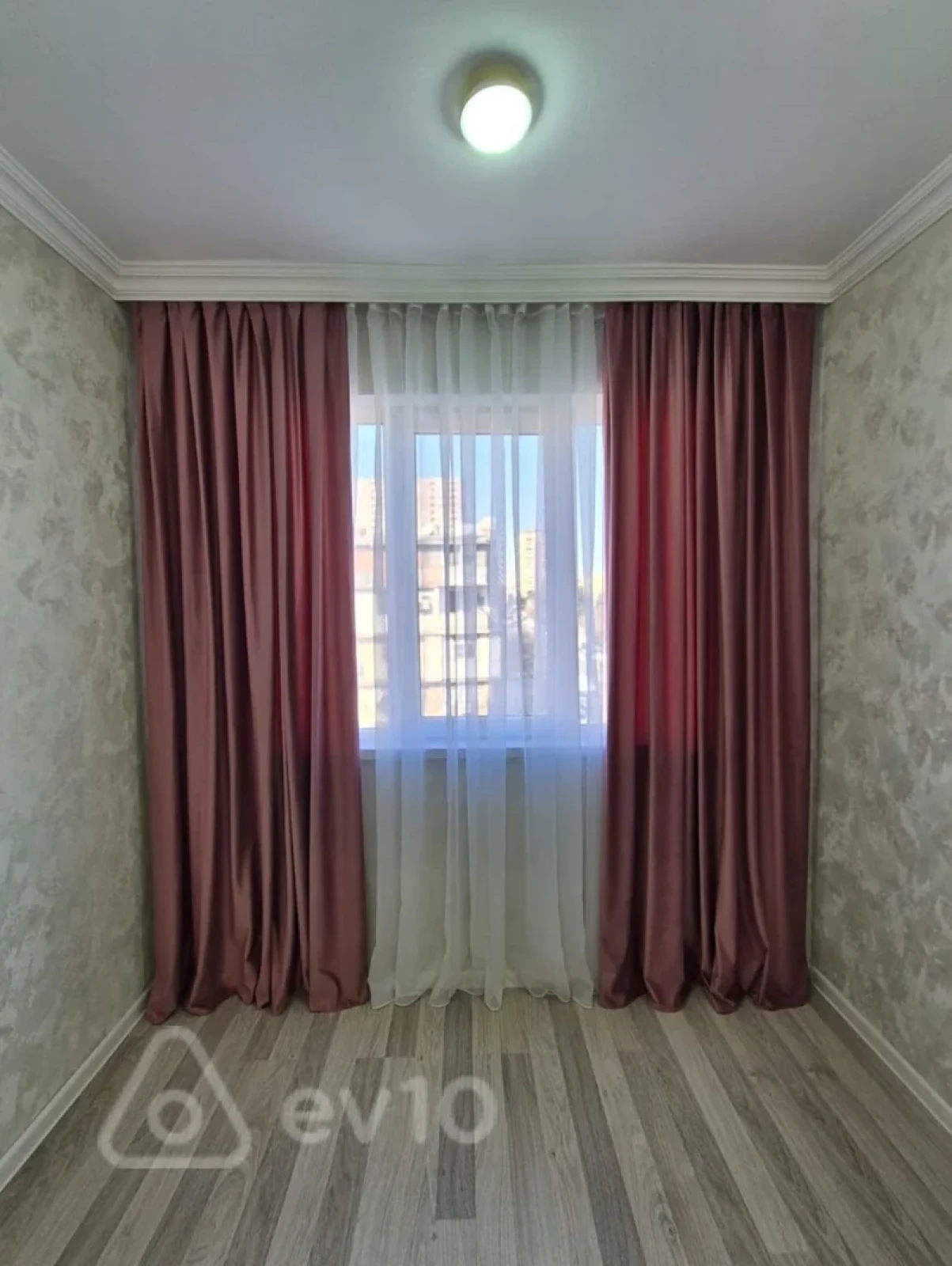 Satılır 2 otaqlı köhnə tikili 35 m²