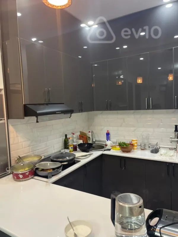 Kirayə verilir 2 otaqlı yeni tikili 65 m²