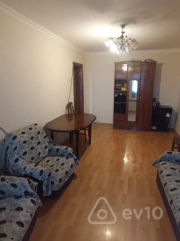 Kirayə verilir 2 otaqlı köhnə tikili 60 m²